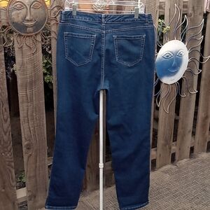 Woman's jeans blue. Good condition, good stretch size 12 straight.Charther Club